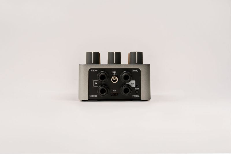 OX Stomp Dynamic Speaker Emulator - Rear view with input and output ports, including USB.